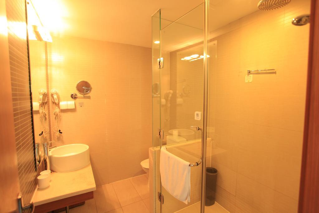 Peach Blossom Castle Hotel Sanghaj Kültér fotó